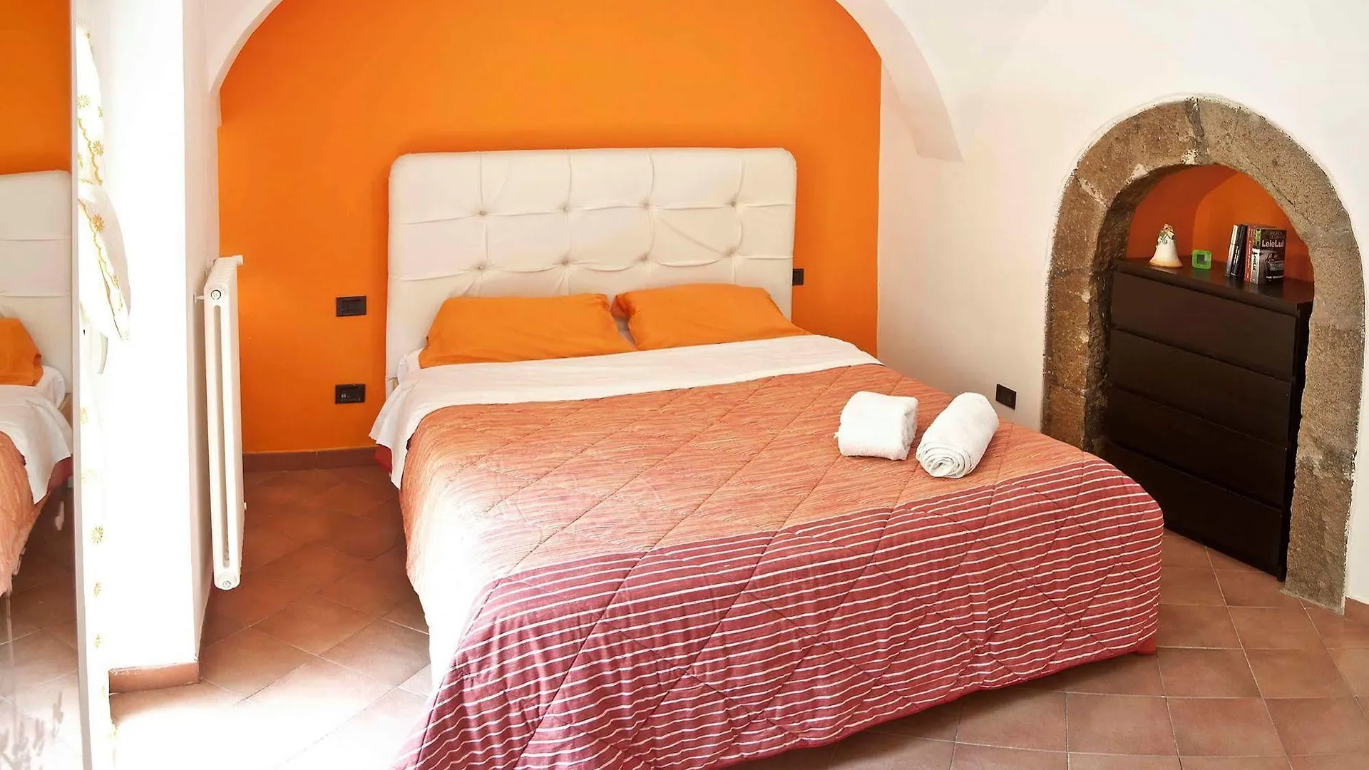 Napul\'E Apartament contacts
